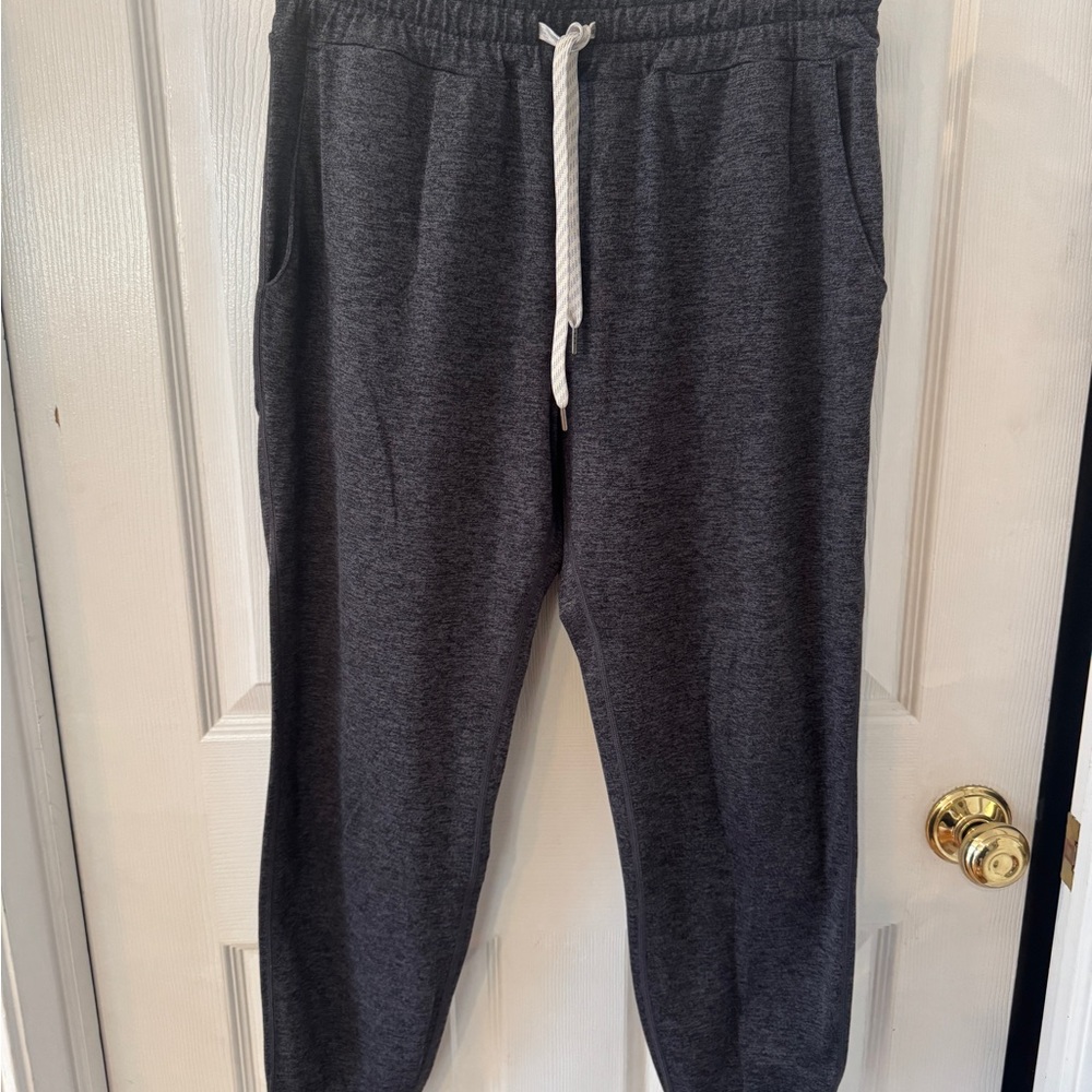 Vuori Women’s Charcoal Heather Joggers Size Small